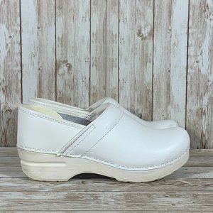 Dansko Professional Clogs Women's Size 8